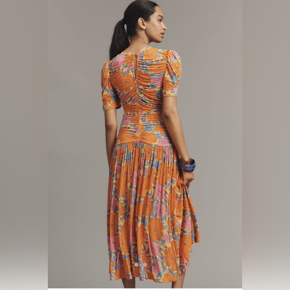 NWT Farm Rio x Anthropologie Short-Sleeve V-
Neck Ruched Midi Dress - Picture 3 of 5